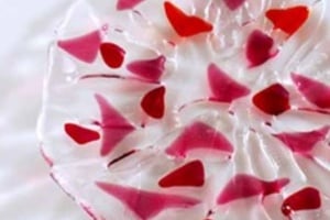 Runde farbige Schale aus Glas, 28. Januar 2026, ab 1. Kl., 14.15 - 15.45 Uhr