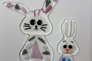 Hasen aus Glas, ab 1. Klasse, 11. März 2026, 14.15 - 15.45 Uhr