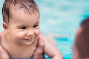 Babyschwimmen mit AOK-Gutschein als Babypaket