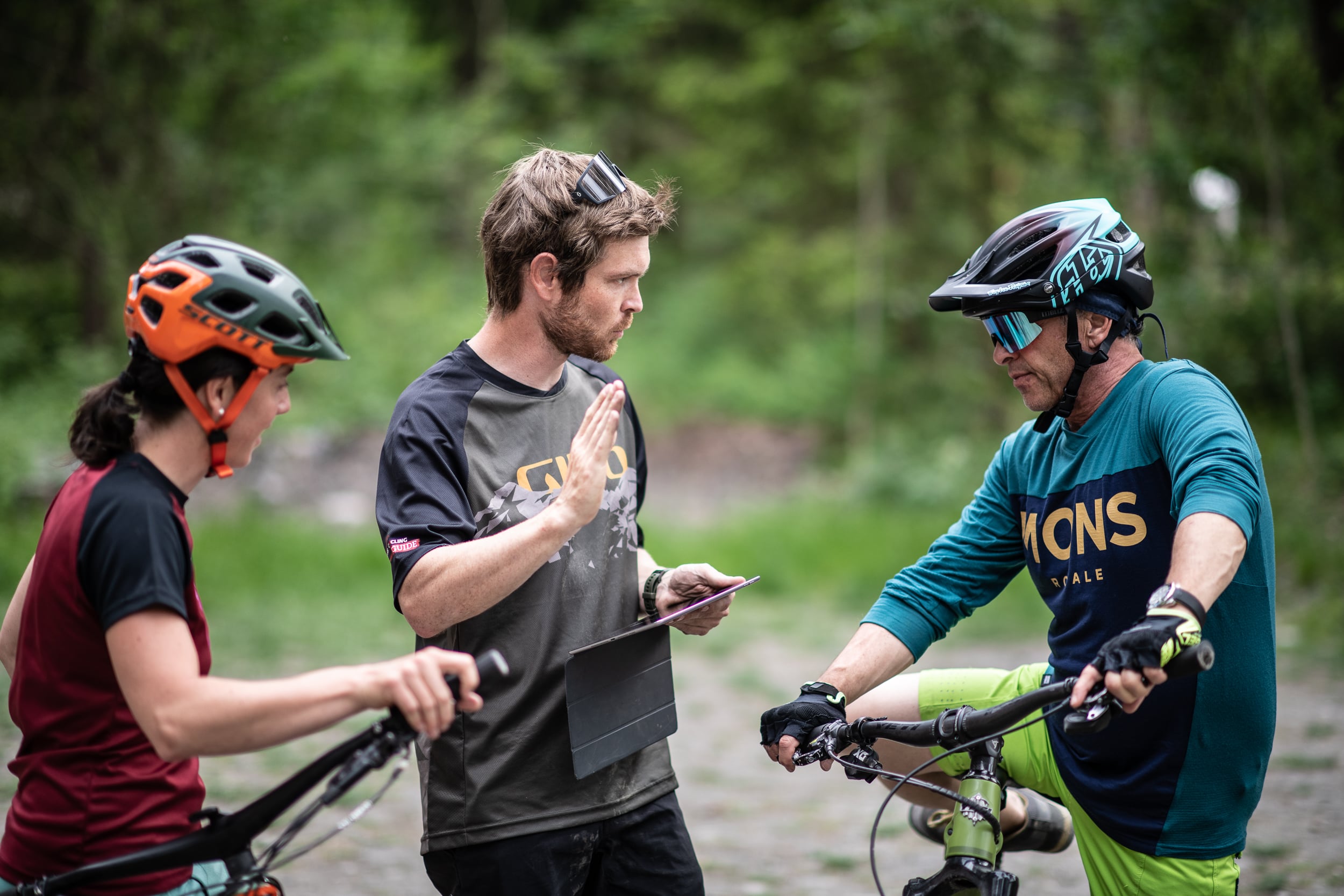 Mountainbike Tages Fahrtechnikkurs Level 2 Bike-Kurs-Fortgeschittene-Thun-Bern-Bike-Park-Kurven-Bunny-Hop-Thomas-Toedtli