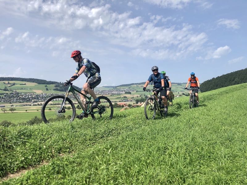 Geführte-Mountainbike-Tour-Gruppe-Thun-Steffisburg-Oberdiessbach-Bern