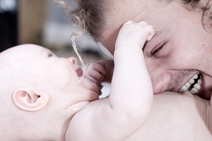 Babymassage kompakt für Papas