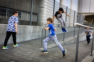 Hindernisse überwinden mit Parkour nach TRUST