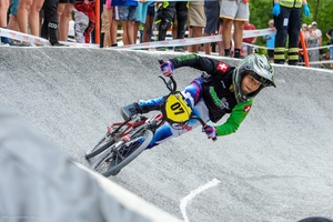 Erlerne das BMX ABC mit BMX-Profi Nadine Aeberhard